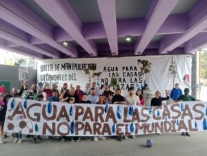 Protestan contra el saqueo de agua para el Mundial en Santa Úrsula Coapa Protestan contra el saqueo de agua para el Mundial en Santa Úrsula Coapa