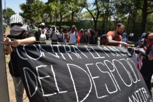 El desplazamiento de la protesta por el despliegue represivo en inauguración del Estadio Azteca El desplazamiento de la protesta por el despliegue represivo en inauguración del Estadio Azteca