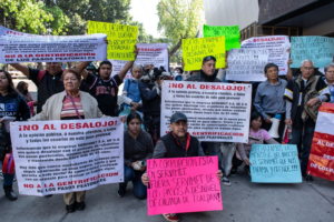 “El Mundial es el pretexto”: comerciantes subterráneos de la Calzada de Tlalpan resisten ante el despojo “El Mundial es el pretexto”: comerciantes subterráneos de la Calzada de Tlalpan resisten ante el despojo