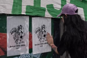 Con fútbol, protestan por la desaparición de los 43 normalistas de Ayotzinapa Con fútbol, protestan por la desaparición de los 43 normalistas de Ayotzinapa