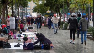 Comerciantes denuncian retiro por remodelación de Alameda Central rumbo al Mundial Comerciantes denuncian retiro por remodelación de Alameda Central rumbo al Mundial