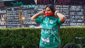 El espectáculo del balón en medio del dolor y el despojo El espectáculo del balón en medio del dolor y el despojo