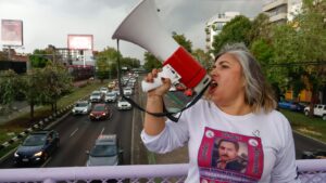Madres buscadoras visibilizan crisis de desapariciones en accesos al aeropuerto rumbo al Mundial Madres buscadoras visibilizan crisis de desapariciones en accesos al aeropuerto rumbo al Mundial