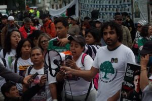 Familias buscadoras denuncian represión policial durante protesta en la Glorieta de las y los Desaparecidos Familias buscadoras denuncian represión policial durante protesta en la Glorieta de las y los Desaparecidos