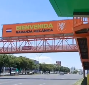 Gobierno de Nuevo León rentó “de última hora” pantalla donde familias proyectarían a sus desaparecidos Gobierno de Nuevo León rentó “de última hora” pantalla donde familias proyectarían a sus desaparecidos