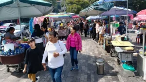 Comerciantes de Plaza de la Solidaridad exigen permiso para vender toda la semana durante el Mundial Comerciantes de Plaza de la Solidaridad exigen permiso para vender toda la semana durante el Mundial