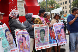 Convocan CNTE y Ayotzinapa a marcha de las antorchas en víspera del Mundial Convocan CNTE y Ayotzinapa a marcha de las antorchas en víspera del Mundial